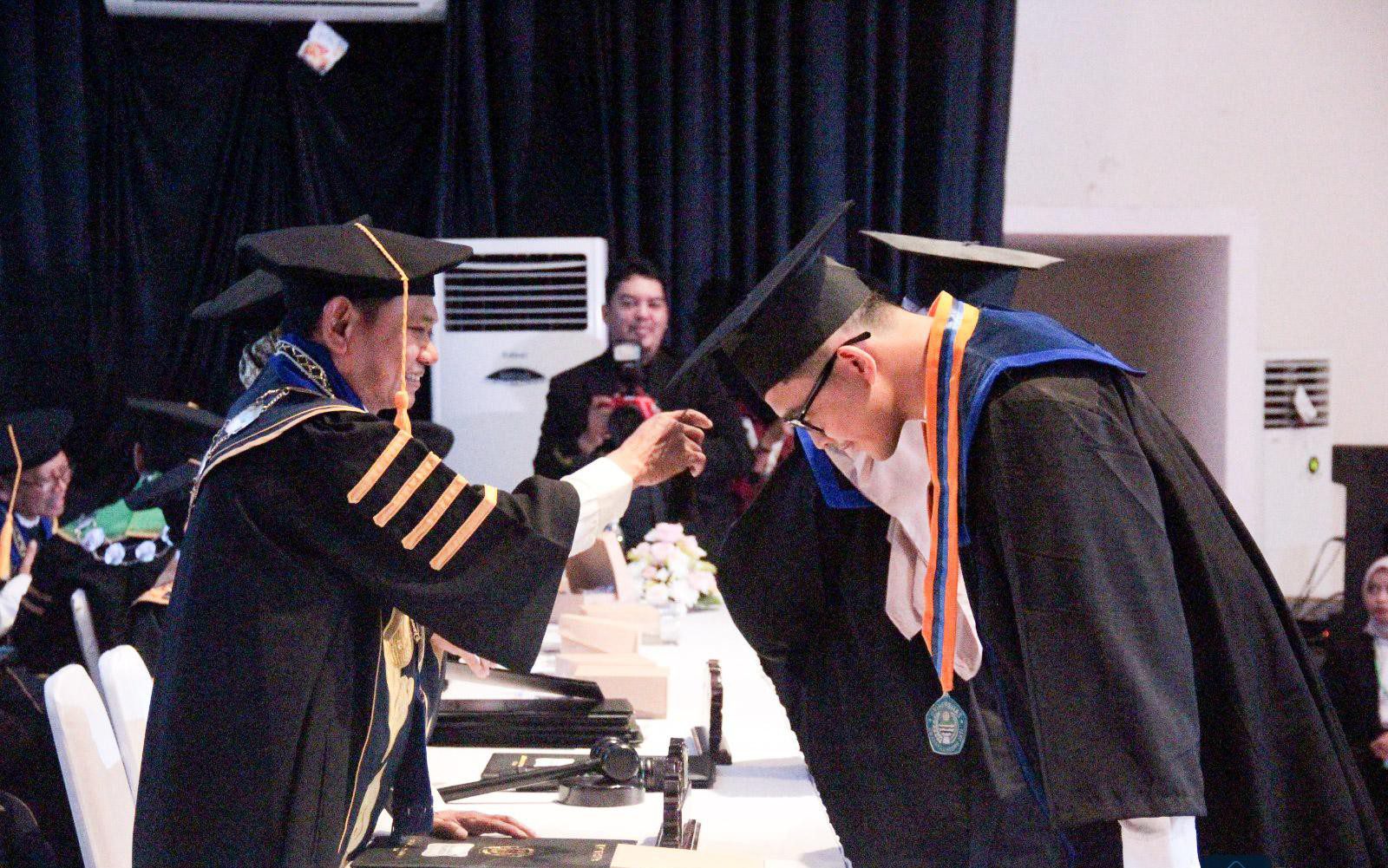 Sebanyak 1.001 Mahasiswa UGJ Ikuti Wisuda