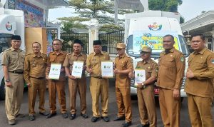 Pemkab Majalengka Serahkan Empat Mobil Aspirasi Kampung Juara