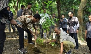 Pj Bupati Dedi Supandi Ajak Warga Berkebun Sejak Dini