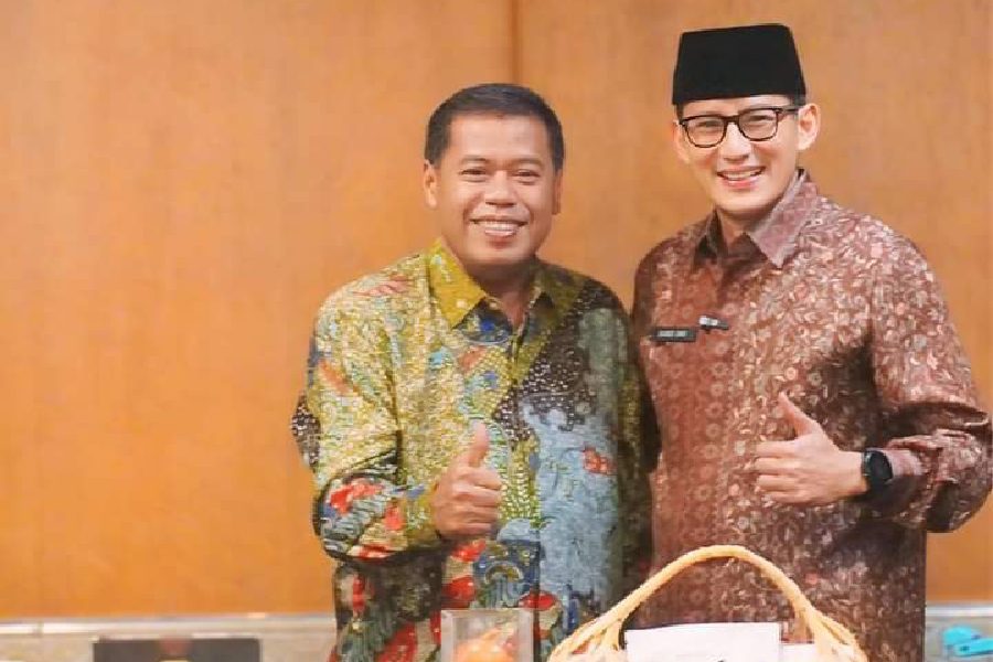 Peduli Guru Madrasah, Eman Suherman Raih PGM Award 2024