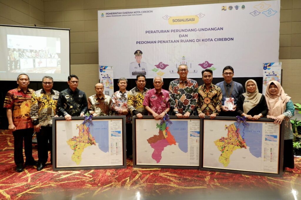 Ketua DPRD Kota Cirebon Hadiri Sosialiasi RDTR