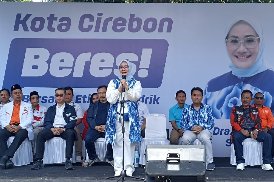 Eti-Hendrik Janjikan Lima Persen dari APBD untuk Kelurahan