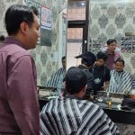 Potong Rambut Gratis, Relawan Perkuat Dukungan untuk Paslon Beres