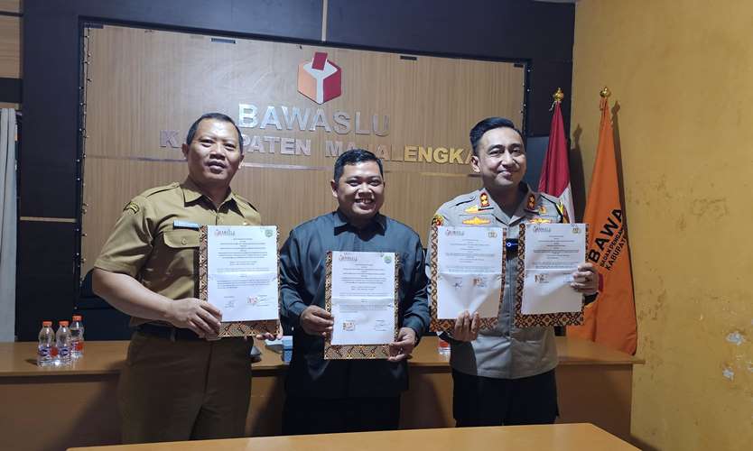 Bawaslu Majalengka bersama Polres dan Diskominfo Awasi Medsos