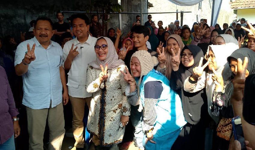 Seragam Sekolah Gratis Eti-Suhendrik Dukung Program Presiden Prabowo
