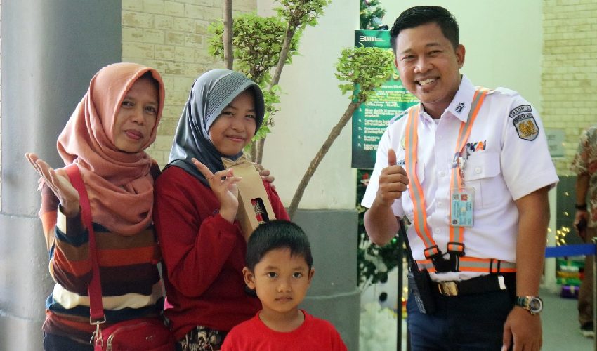 Millenial KAI Gelar Baksos Peduli dan Berbagi