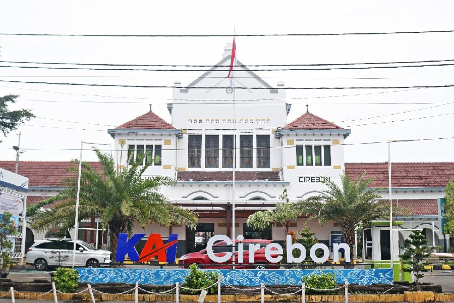 KAI Apresiasi Kesigapan Petugas Tangani Pohon Tumbang Penghalang Jalur KA