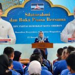 Demokrat Kota Cirebon Bagikan 350 Paket Sembako untuk Kader