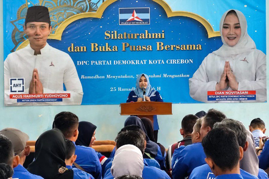 Demokrat Kota Cirebon Bagikan 350 Paket Sembako untuk Kader