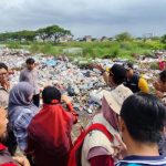 Pemkot Cirebon Kerahkan Alat Berat untuk Bersihkan Sampah Liar