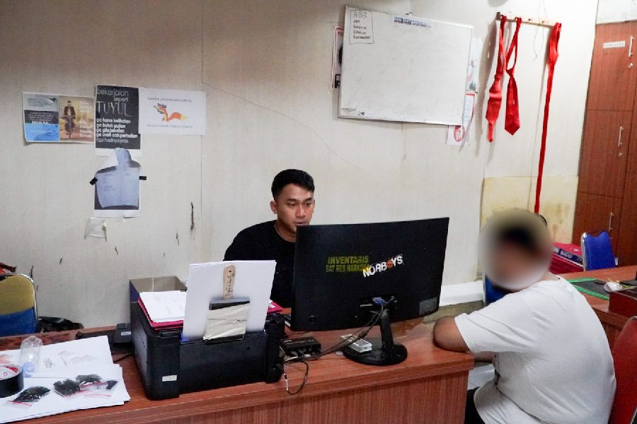 Tangkap Pengedar, Polres Cirebon Kota Amankan 32 Paket Sabu