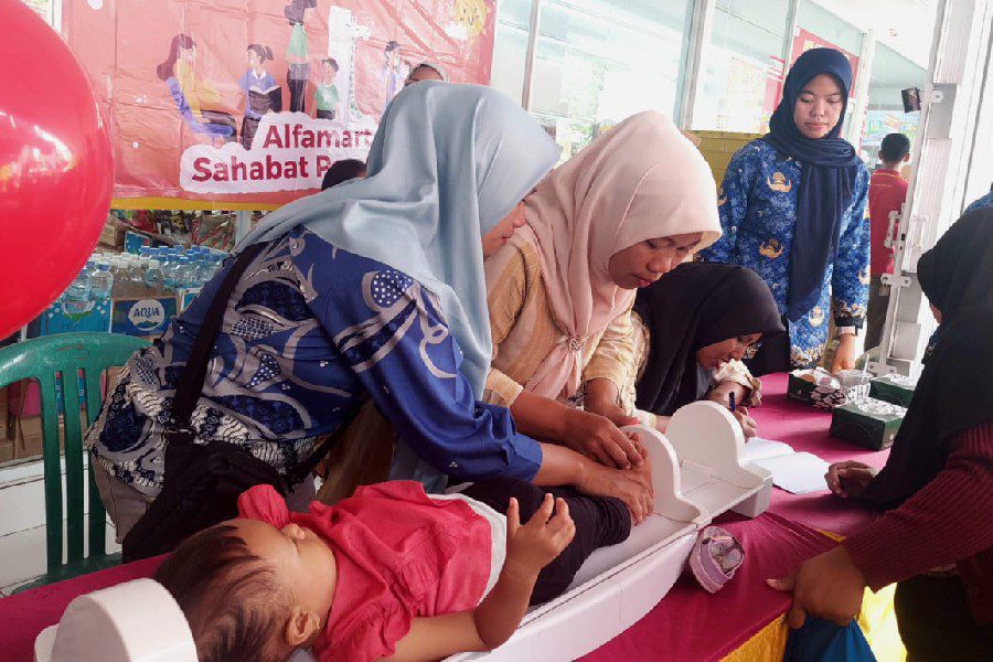 Jangkau 10.000 Ibu, Alfamart dan Sweety Dukung Tumbuh Kembang Balita