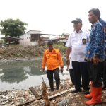 Wali Kota Cirebon Tinjau Normalisasi Sungai Cipadu