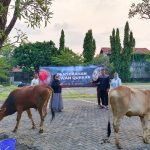 CSB Mall Bagikan Dua Ekor Sapi Kurban untuk Warga Sekitar