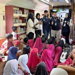 Siswa Arjawinangun Antusias Belajar di Rail Library KAI