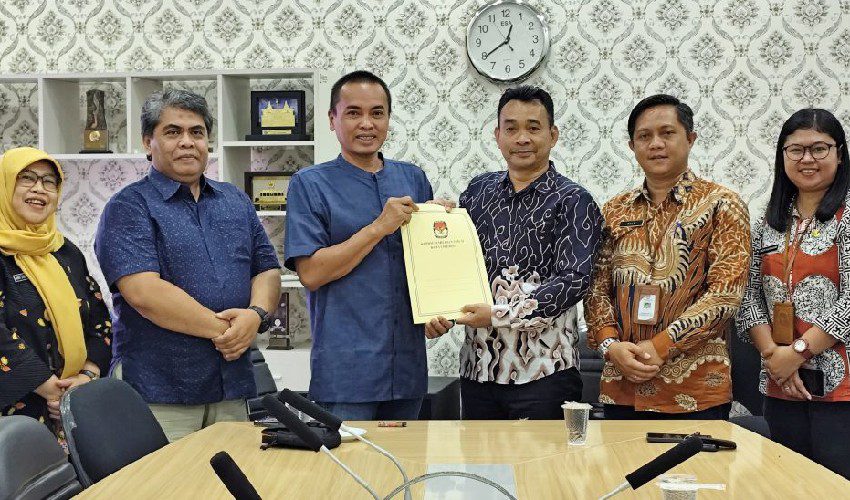 DPRD Terima Berkas Penetapan Wali Kota dan Wakil Wali Kota Terpilih