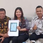 Raih Rekor MURI Lelang Batik, Inge Rahayu Diapresiasi Bupati Majalengka