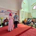 Penumpang Terhibur Seni Tarling Cerbonan di Stasiun Cirebon