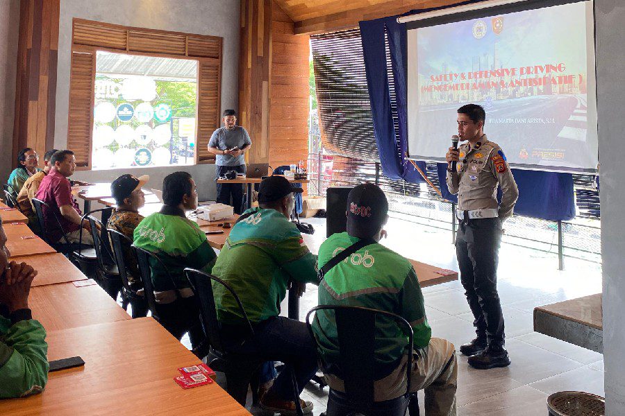 Polres Cirebon Kota Tekankan Keselamatan Berkendara untuk Ojol