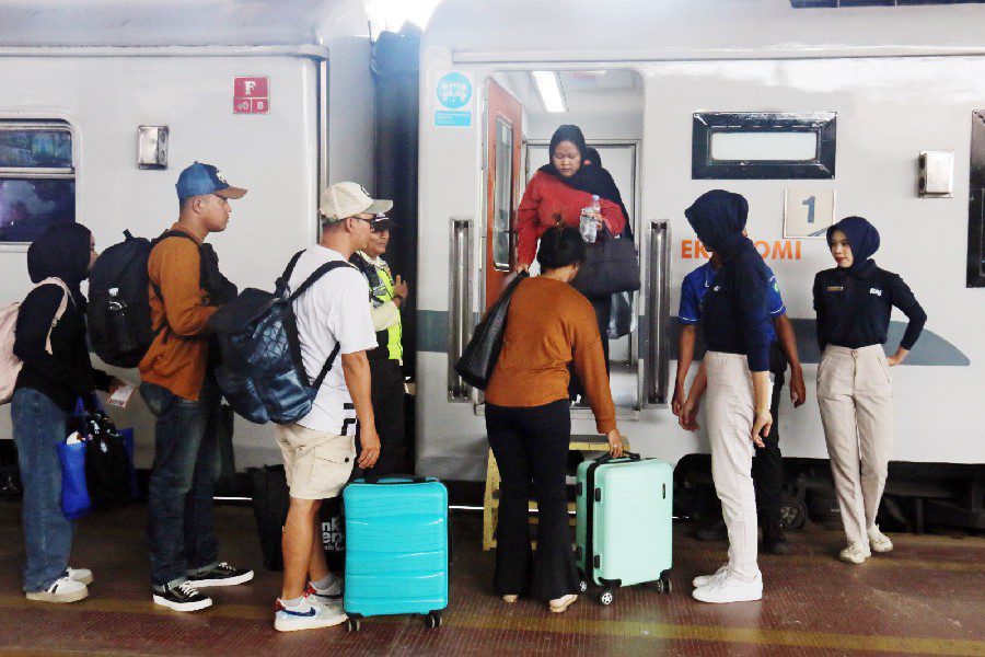 Tiket KA Cirebon Fakultatif Nataru Masih Tersedia