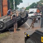 Toyota Rush Terguling di Pelandakan, Diduga Sopir Mengantuk