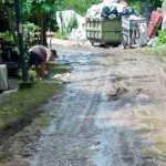 Warga Griya Indah Jati 2 Keluhkan Jalan Berlumpur