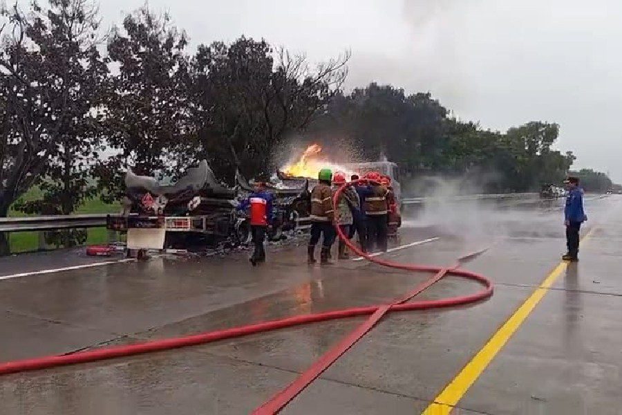 Truk Tangki Terbakar di Tol Cipali, Lalu Lintas Sempat Dialihkan