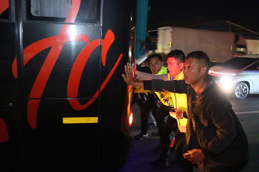 Aksi Cepat Kapolres Cirebon Kota Tangani Bus Mogok