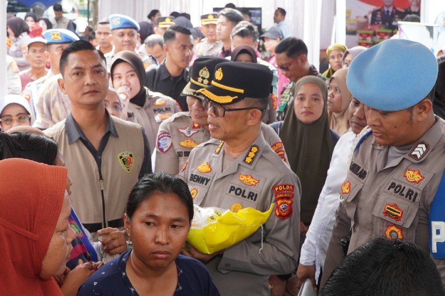 Ratusan Warga Serbu Gerakan Pangan Murah Polres Cirebon Kota
