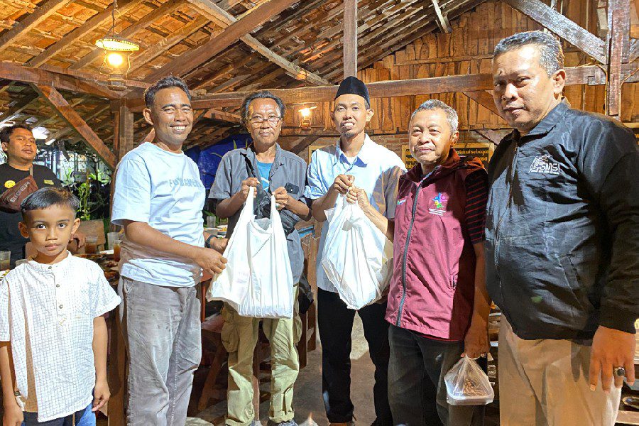 SMSI Kota Cirebon Pererat Kebersamaan Lewat Bukber dan Berbagi