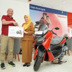 Warga Kuningan Raih Motor NMAX dari Program SIMPATI HOKI Telkomsel