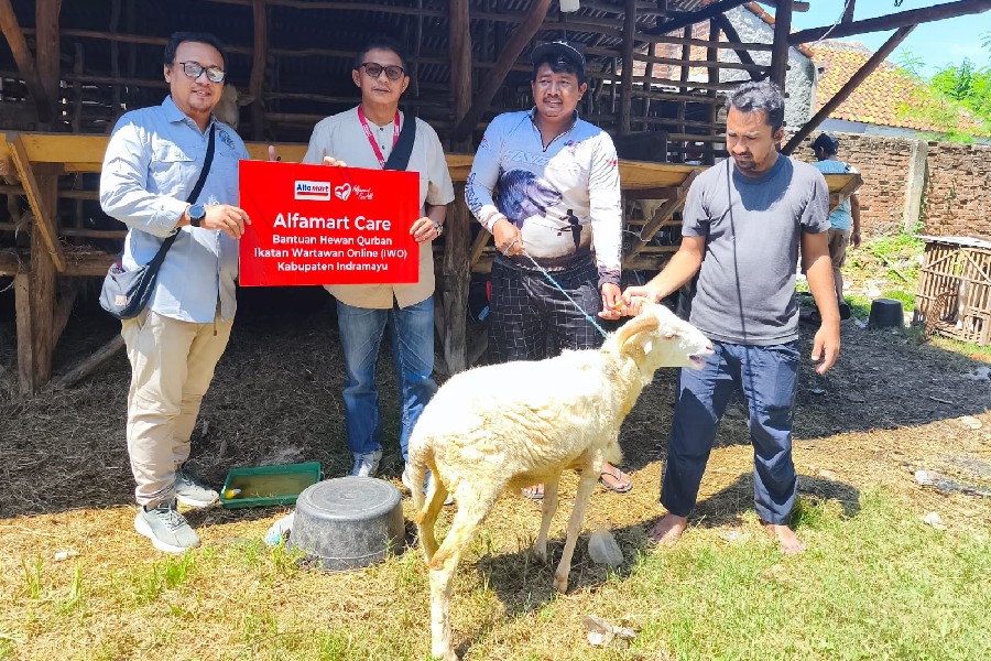 Alfamart dan IWO Jawa Barat Tebar Kepedulian lewat program kurban