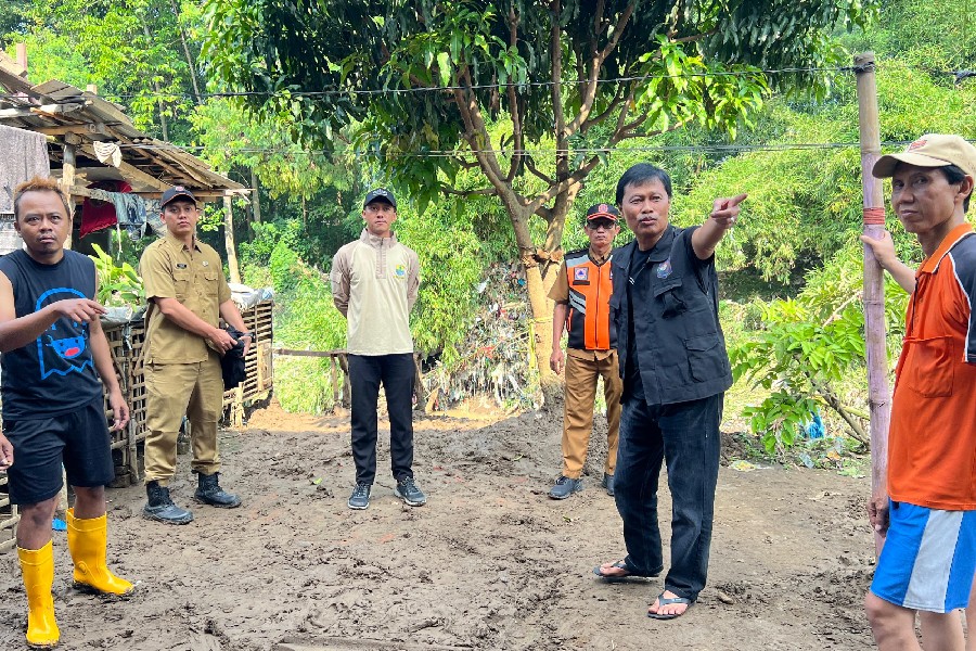 Banjir Surut, Pemkot Cirebon Fokus Bersihkan Lumpur dan Siapkan Tanggul