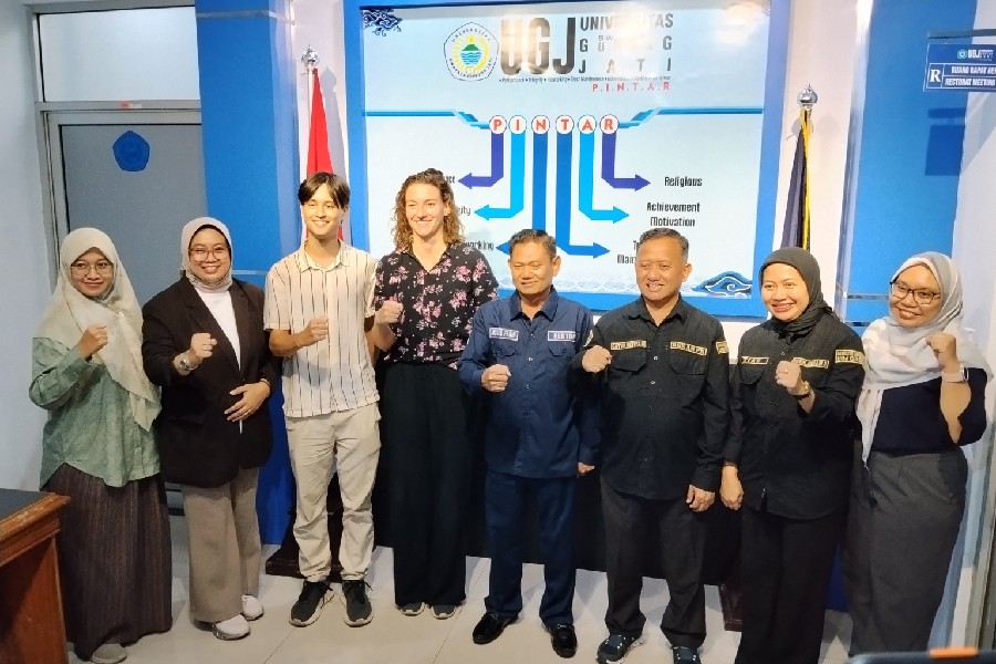Dua Mahasiswa Belanda Selesaikan Magang Klinis di FK UGJ Cirebon