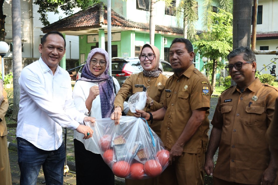 Gerindra DPRD Kota Cirebon Salurkan Bantuan Alat Olahraga untuk Pelajar