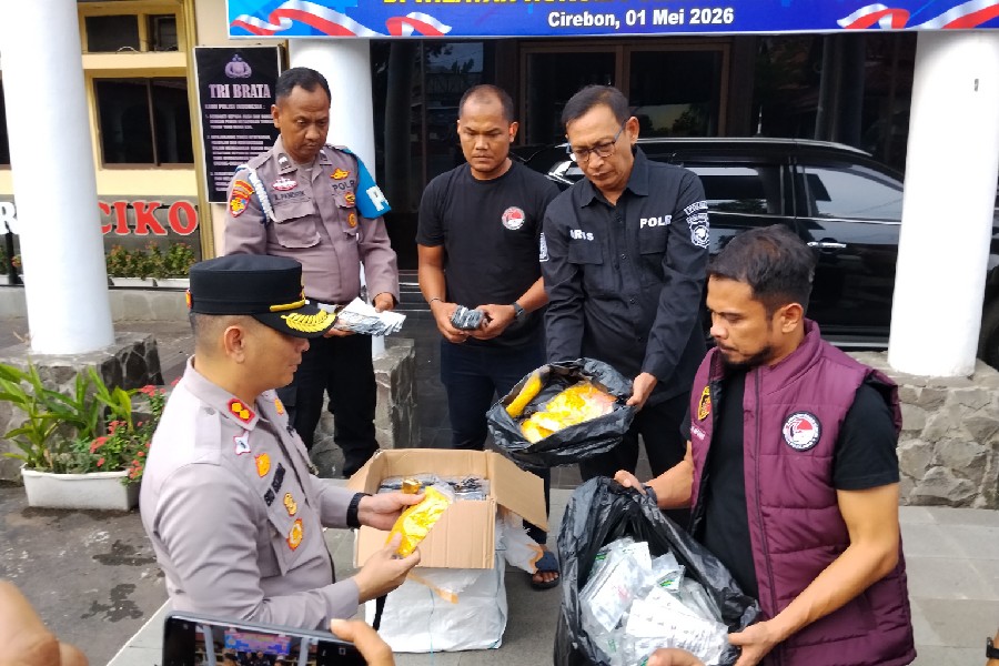 IRT di Cirebon Jadi Bandar Obat Ilegal, Ditangkap Saat Subuh