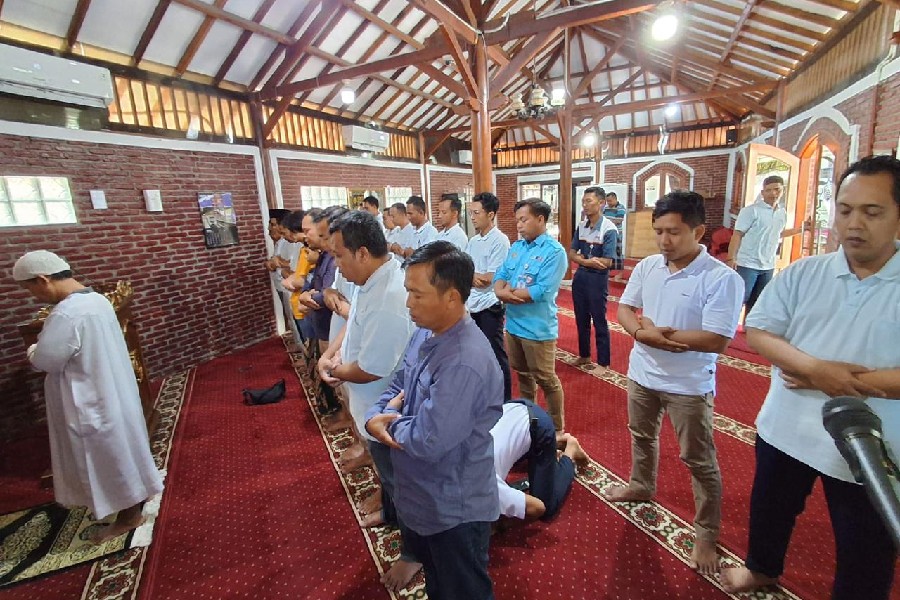 May Day, KAI Cirebon Gelar Aksi Sosial hingga Edukasi Keselamatan