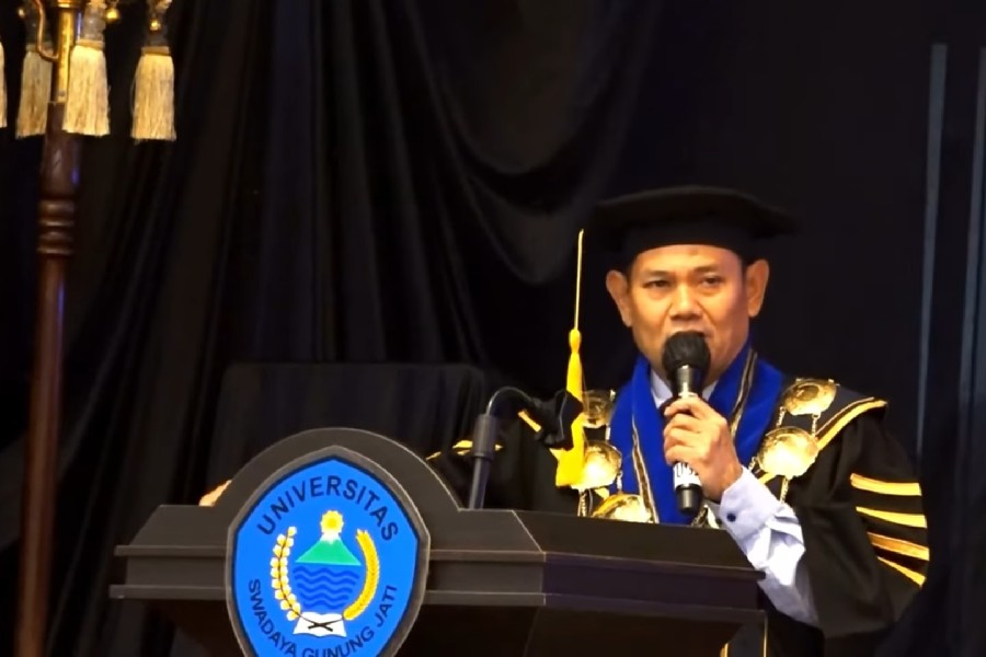 Rektor UGJ, Prof. Dr. H. Achmad Faqih, M.M., M.Kes.,