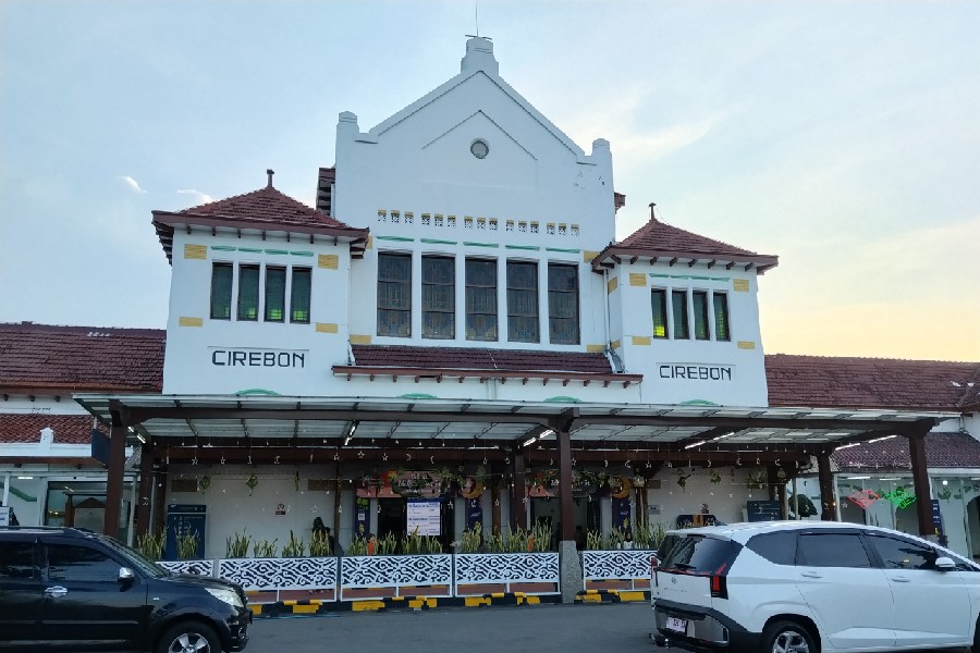 Berusia 114 Tahun, Stasiun Cirebon Tulang Punggung Transportasi Jawa