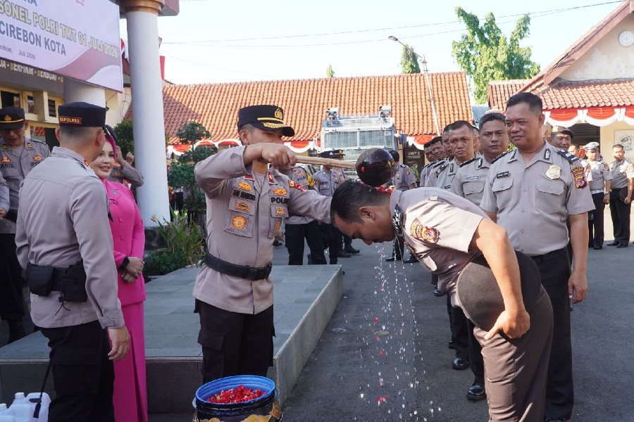 Hari Bhayangkara, Sebanyak 62 Personel Polres Cirebon Kota Naik Pangkat