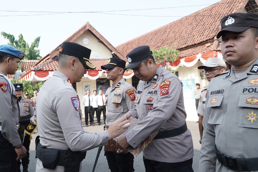 Sebanyak 51 Personel Polres Cirebon Kota Terima Penghargaan