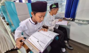 Ngaji di Atas Kereta, Ikhtiar Hadirkan Perjalanan Aman dan Nyaman Ngaji di Atas Kereta, Ikhtiar Hadirkan Perjalanan Aman dan Nyaman