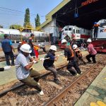 Lomba Tarik Lokomotif, 18 Tim Adu Kuat dan Kekompakan