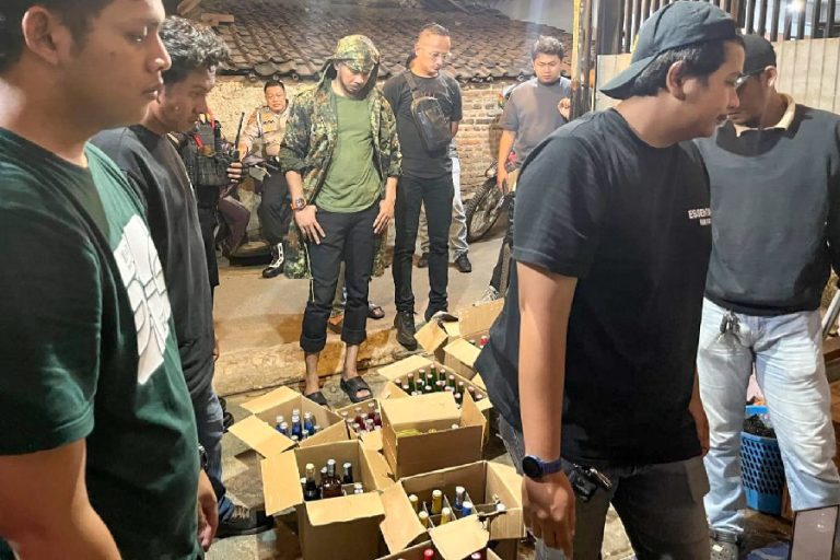 Polisi Amankan Ratusan Miras dalam Operasi Pekat di Tengah Tani